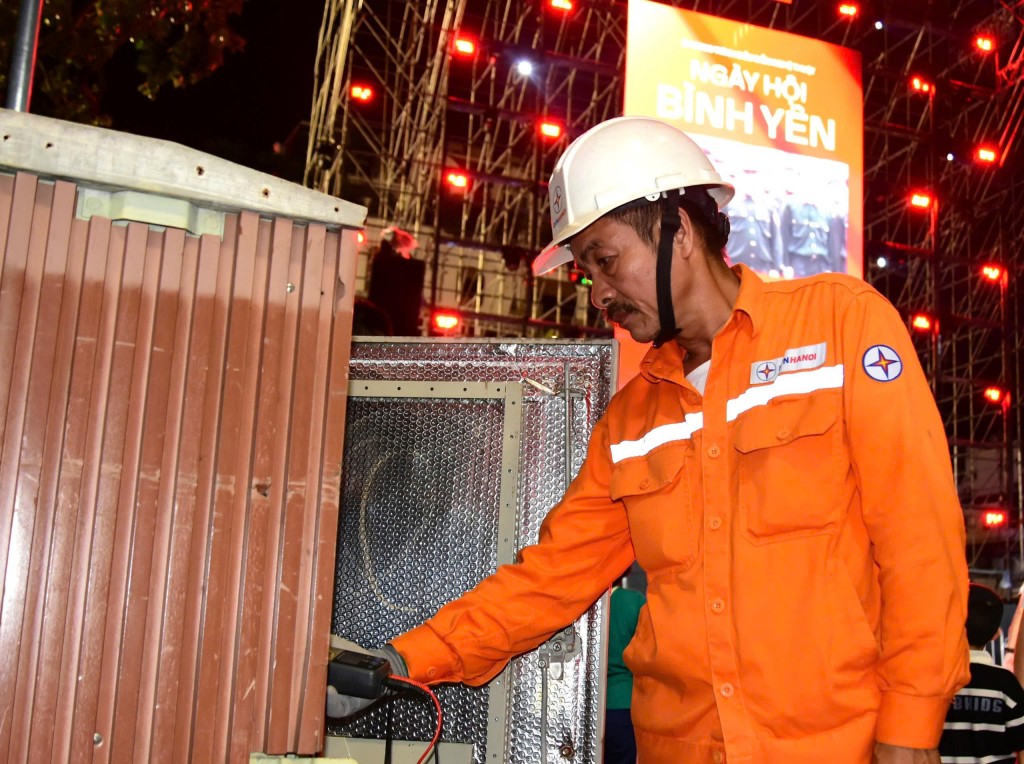 Bảo đảm cấp điện an toàn, ổn định, liên tục phục vụ Đại lễ A80 Bảo đảm cấp điện an toàn, ổn định, liên tục phục vụ Đại lễ A80
