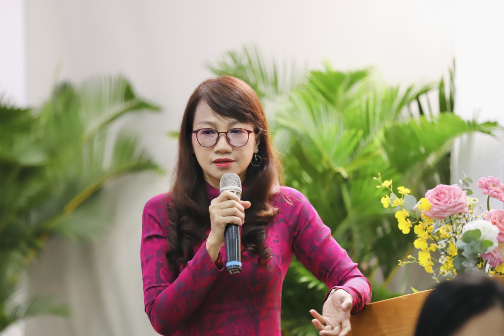 Giáo sư - tiến sĩ Nguyễn Thị Thanh Mai – Phó giám đốc Đại học Quốc gia TPHCM - trình bày tham luận tại hội thảo. Ảnh: Thành Lâm
