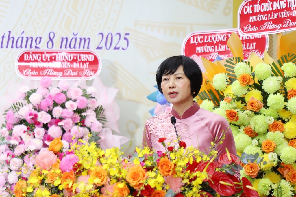 Bà Phạm Thị Phúc, Phó Bí thư Tỉnh ủy, Chủ tịch Ủy ban MTTQ Việt Nam tỉnh Lâm Đồng phát biểu chỉ đạo đại hội (Ảnh: Báo Lâm Đồng)