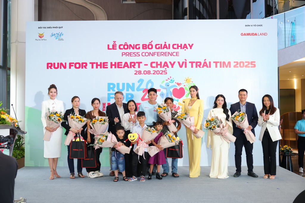 Các nghệ sĩ tham gia buổi lễ công bố