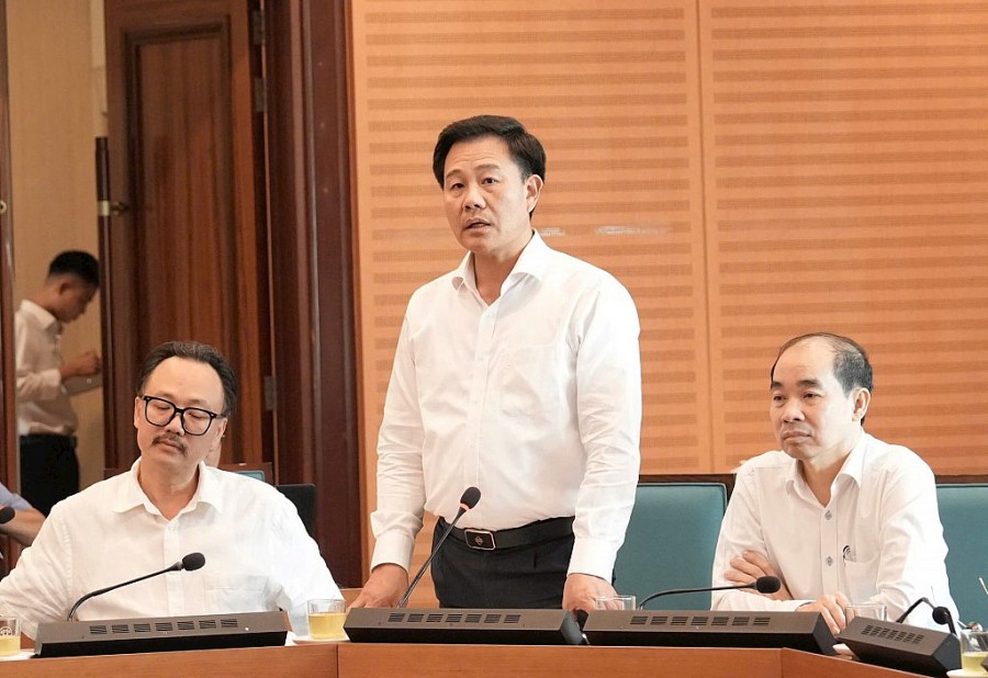 Giám đốc Sở Nông nghiệp và Môi trường thành phố Hà Nội Nguyễn Xuân Đại phát biểu tại phiên họp. Ảnh: Đình Hiệp