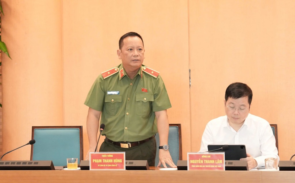 Đại diện Bộ Tư lệnh Cảnh vệ phát biểu tại phiên họp. Ảnh: Đình Hiệp