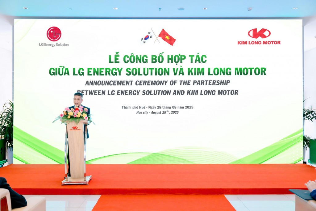 Ông Hồ Công Hải, Tổng Giám đốc Kim Long Motor phát biểu tại lễ ký kết 