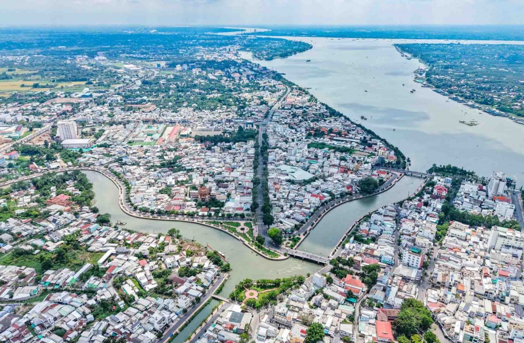 Tỉnh Vĩnh Long nằm ở trung tâm của vùng Đồng bằng sông Cửu Long