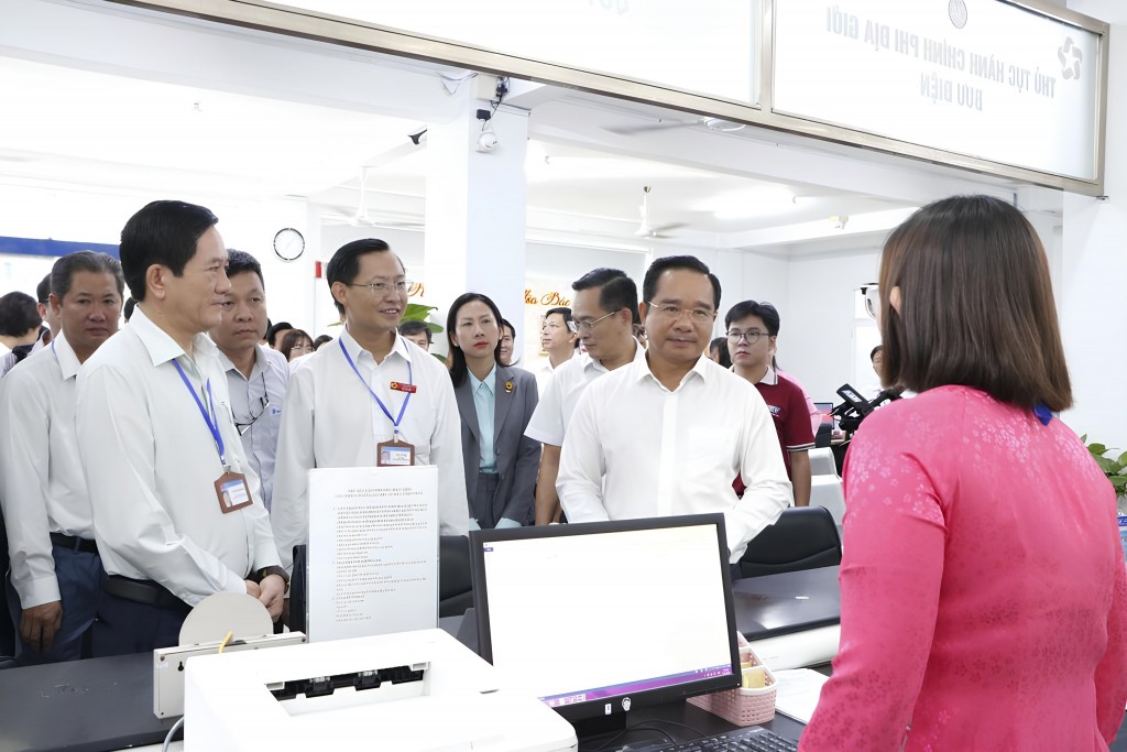 : Chủ tịch UBND TP Hồ Chí Minh Nguyễn Văn Được đi thị sát vận hành chính quyền 2 cấp tại phường Bình Dương