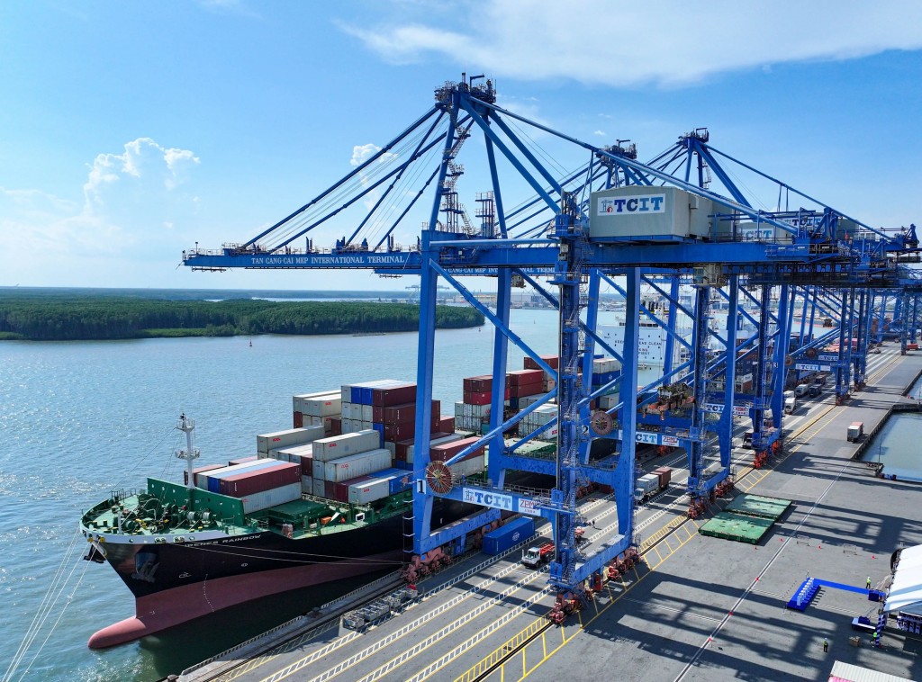 Cảng nước sâu Cái Mép - Thị Vải và Tân Cảng - Cái Mép (Bà Rịa - Vũng Tàu) mang tầm chiến lược mới của TP Hồ Chí Minh
