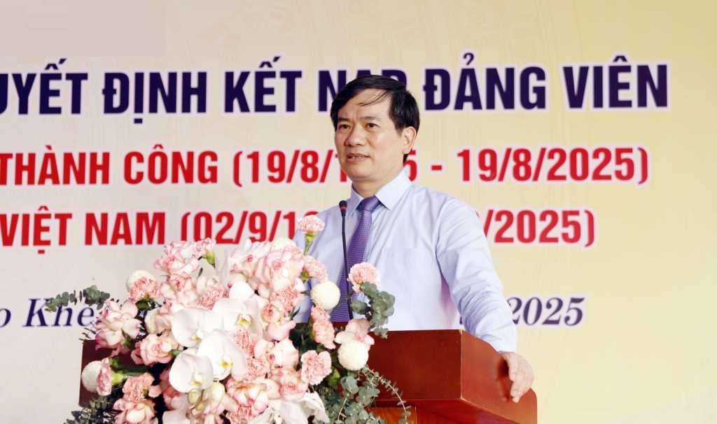Đồng chí Vũ Quyết Tiến, Phó Bí thư Tỉnh ủy, phát biểu tại buổi lễ.