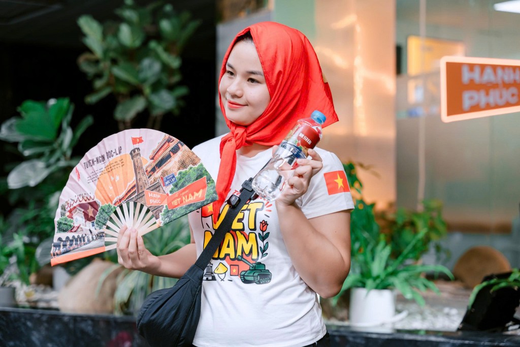 Hà Nội rạng rỡ sau mưa, photobooth SHB thành “tọa độ yêu nước” ngày Quốc khánh