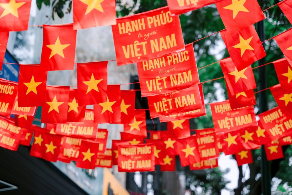 Hà Nội rạng rỡ sau mưa, photobooth SHB thành “tọa độ yêu nước” ngày Quốc khánh