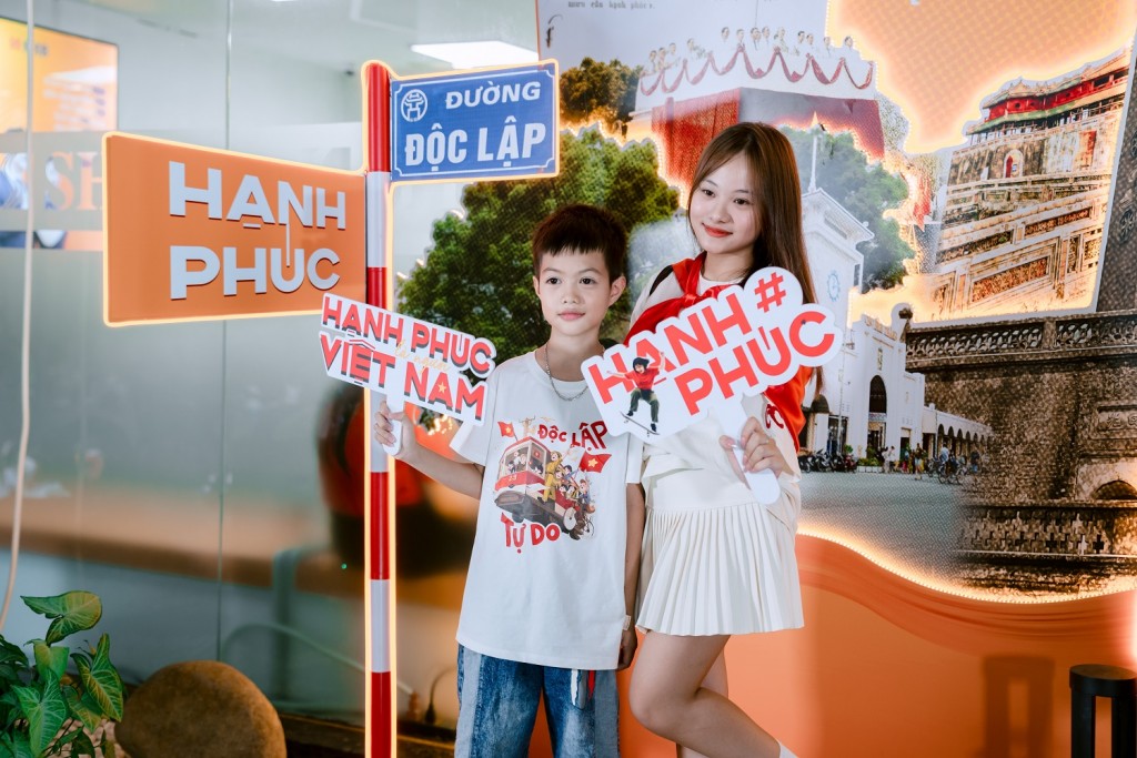 Hà Nội rạng rỡ sau mưa, photobooth SHB thành “tọa độ yêu nước” ngày Quốc khánh