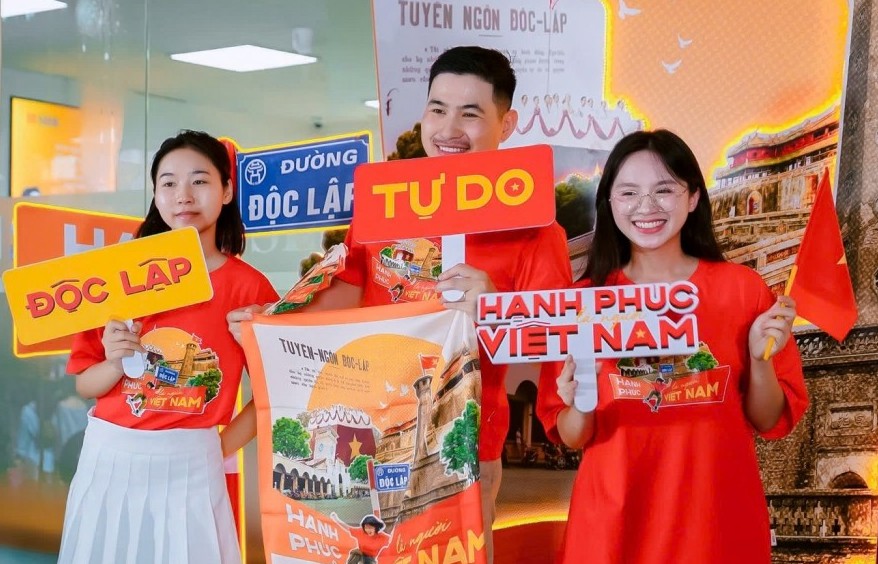 Hà Nội rạng rỡ sau mưa, photobooth SHB thành “tọa độ yêu nước” ngày Quốc khánh