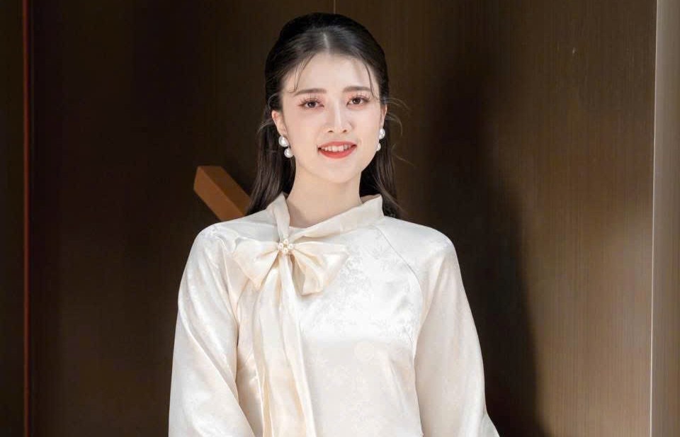 Giảng viên xinh đẹp thiết kế "Áo dài 34 tỉnh, thành"
