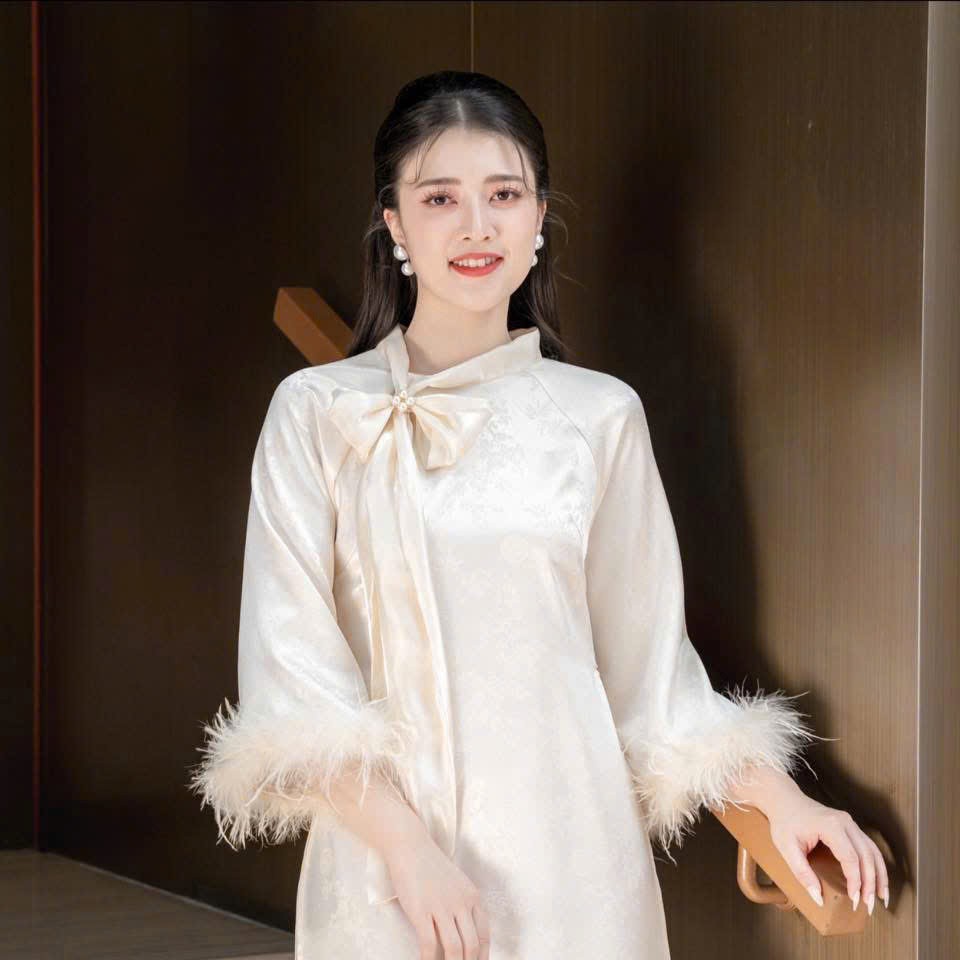 Tình yêu nước thể hiện rõ nét trong từng sản phẩm thời trang mà cô giáo Phạm Quỳnh Anh làm ra