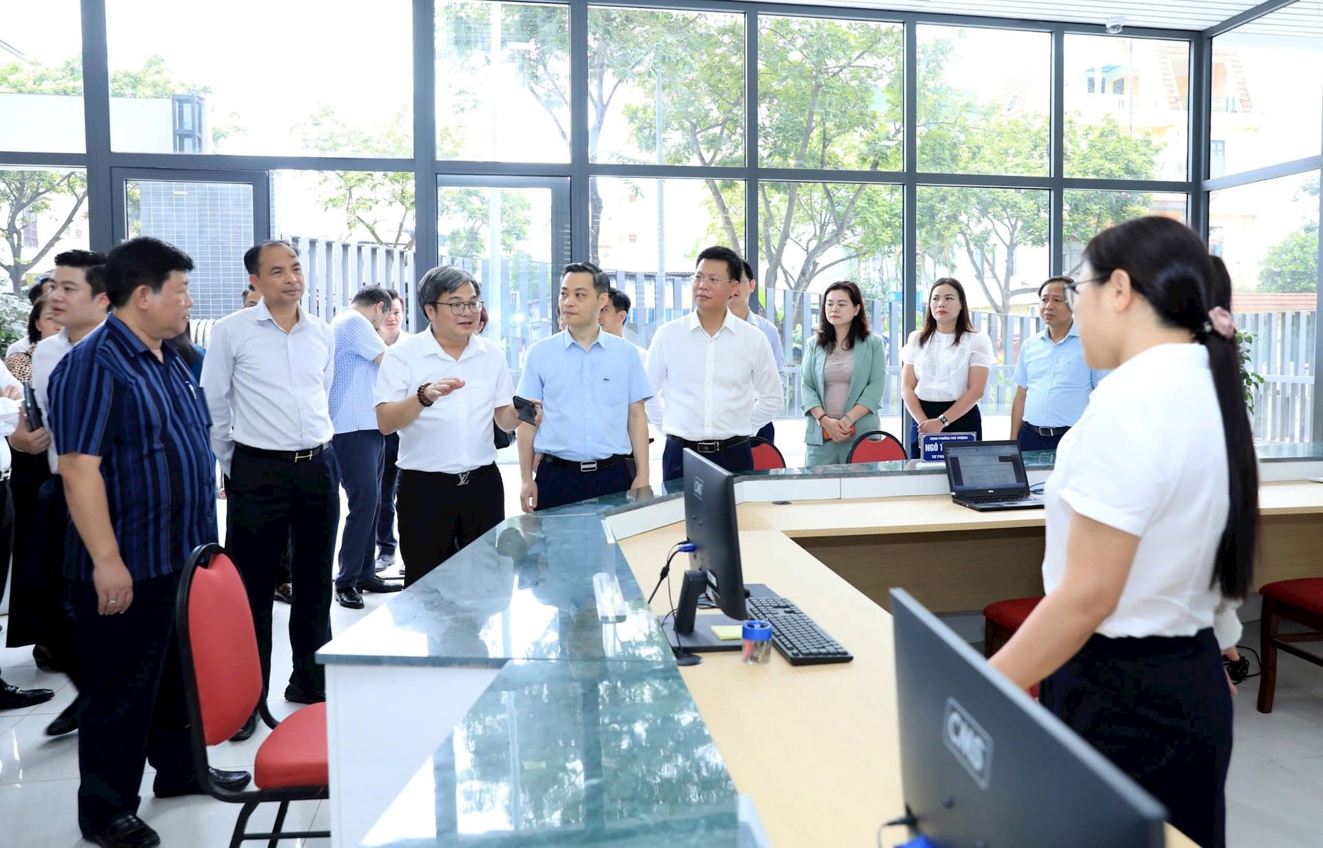 Công nghệ mang thủ tục hành chính đến gần người dân