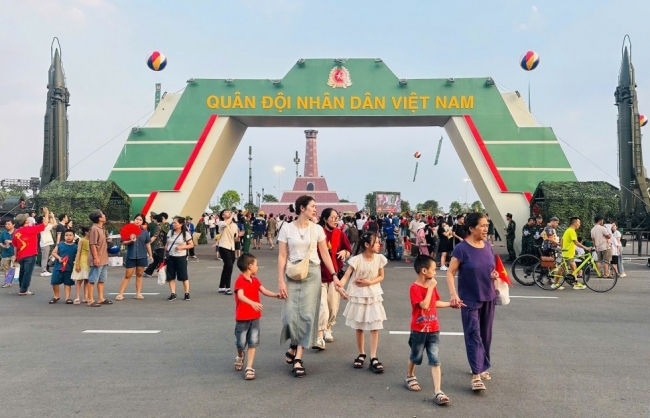 230.000 lượt khách tham quan triển lãm thành tựu đất nước
