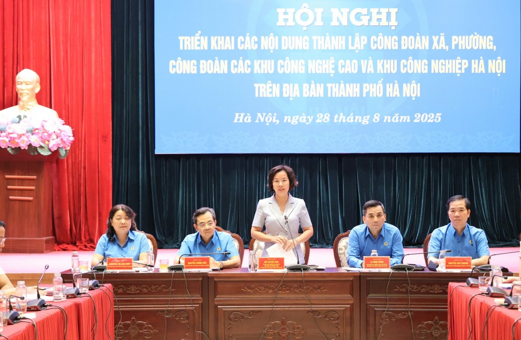 Phó Chủ tịch Thường trực Ủy ban MTTQ Việt Nam thành phố Hà Nội Bùi Huyền Mai phát biểu tại hội nghị