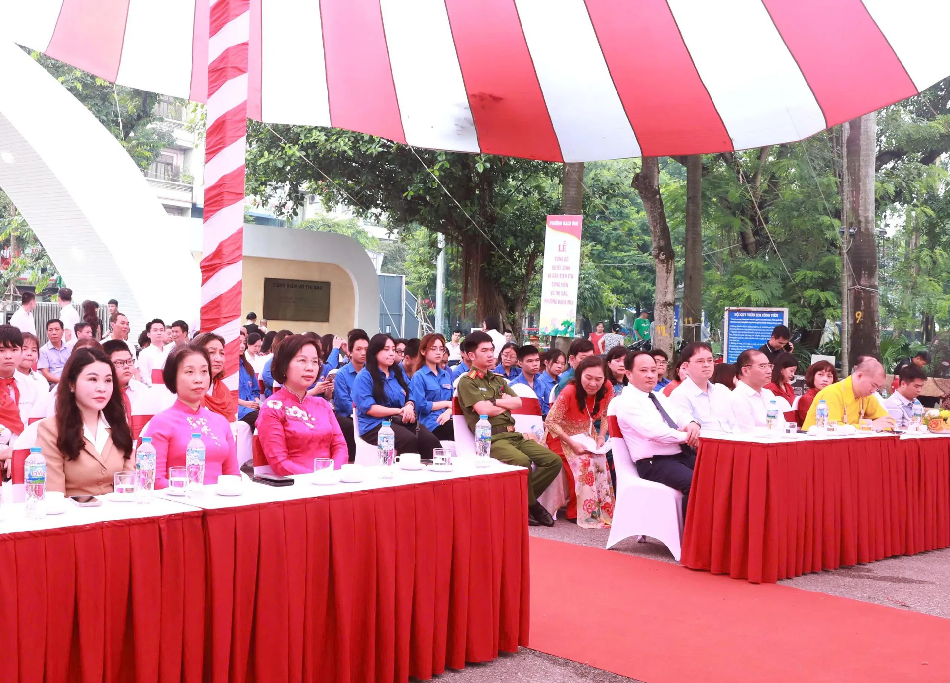 Các đại biểu tham dự buổi lễ