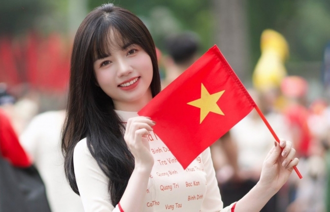 Năm cánh sao vàng tỏa sáng khát vọng Việt Nam