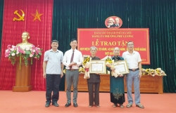 Phường Phú Lương trao tặng huy hiệu Đảng tới 27 đảng viên dịp 2/9