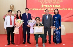 Tri ân quá trình phấn đấu, cống hiến bền bỉ của các đảng viên