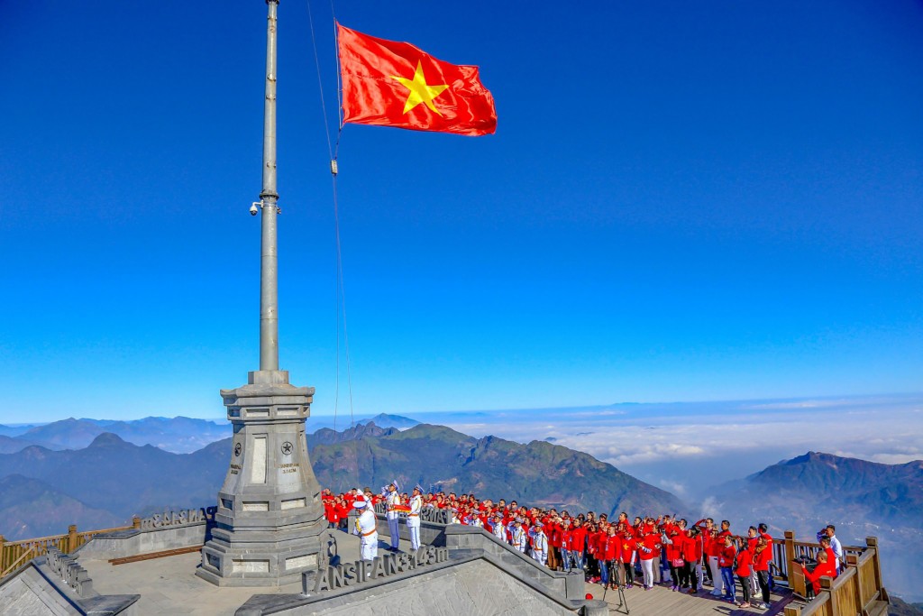 Năm cánh sao vàng tỏa sáng khát vọng Việt Nam