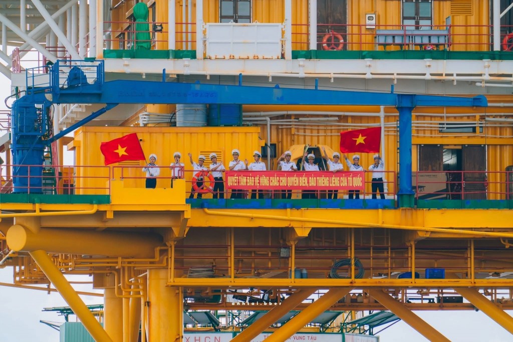 Khúc tráng ca bất tử giữa trùng khơi