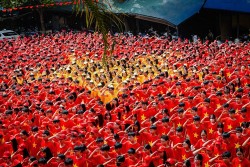 Trường THPT Hoàng Văn Thụ rực rỡ sắc đỏ mừng Quốc khánh