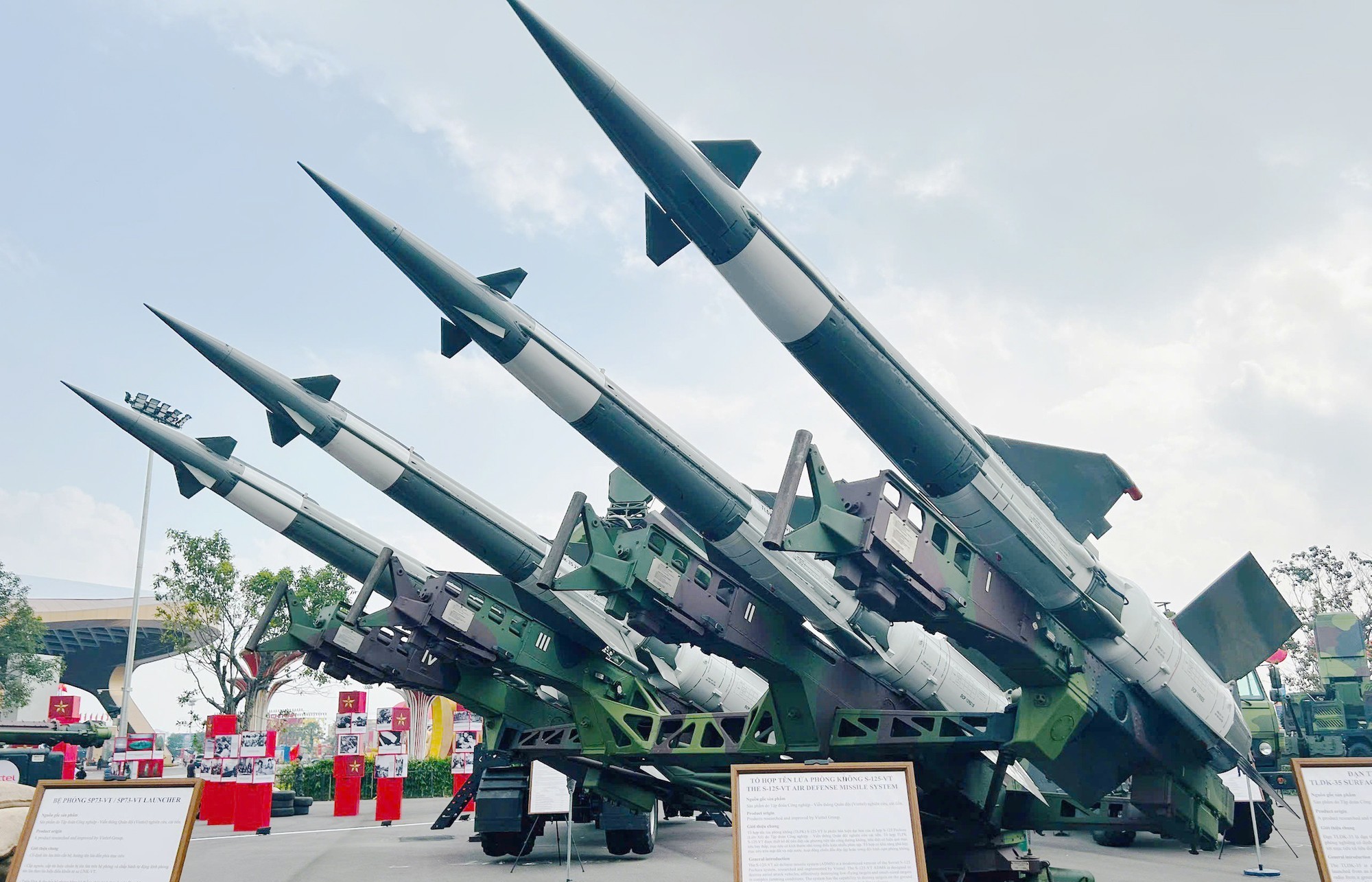 Mãn nhãn giàn khí tài "Make in Vietnam" tại triển lãm