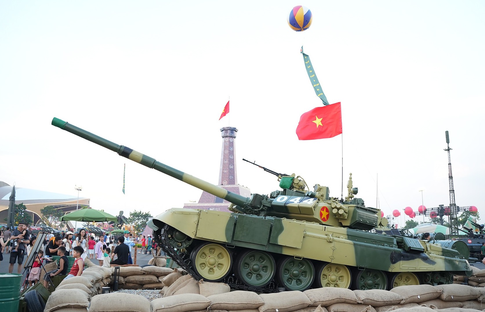 Sức mạnh công nghệ quân sự Việt Nam tại triển lãm lớn nhất năm