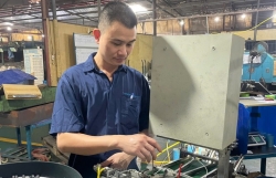 Người thợ bậc 7/7 với 15 năm "ăn ngủ" cùng máy móc