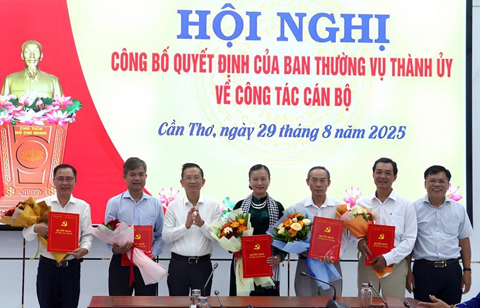 Nhiều cán bộ lãnh đạo tại Cần Thơ nghỉ hưu trước tuổi
