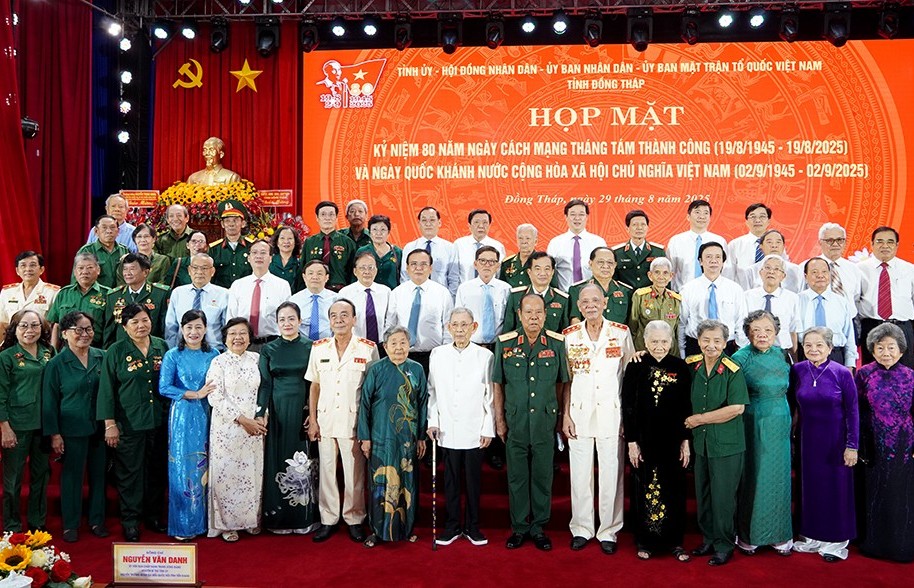 Đồng Tháp quyết tâm xây dựng quê hương giàu đẹp
