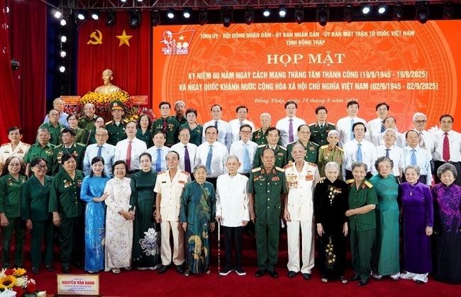 Đồng Tháp quyết tâm xây dựng quê hương giàu đẹp