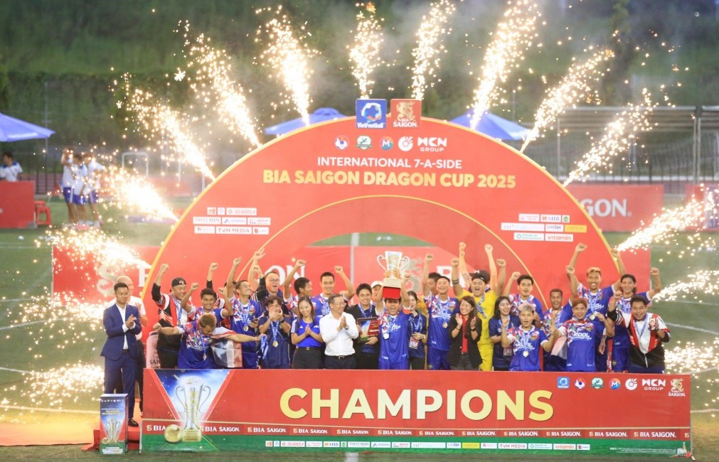 Đội tuyển Thái Lan lội ngược dòng thắng Giải quốc tế 7 người Bia Saigon Dragon Cup 2025