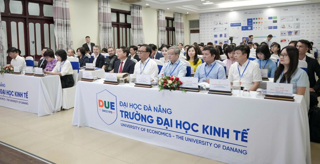 Hội thảo đã thu hút đã thu hút sự tham gia của hơn 100 nhà khoa học với hơn 190 bài tham luận từ các nhà nghiên cứu trong và ngoài nước.