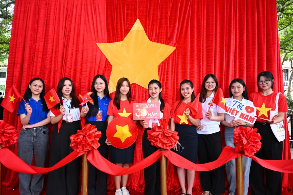Kỳ đài Độc lập: mô hình phục dựng Lễ đài Ba Đình – nơi Chủ tịch Hồ Chí Minh đọc Tuyên ngôn Độc lập, kết hợp màn hình VR360 để công chúng sống lại khí thế hào hùng ngày 2/9/1945.