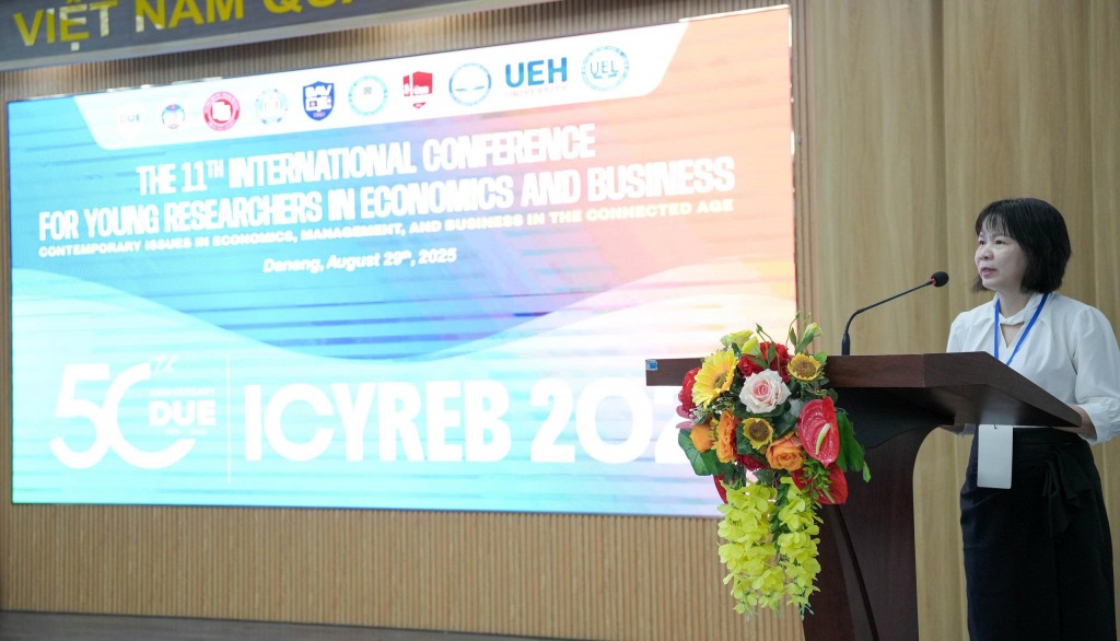 PGS. TS. Võ Thúy Anh - Chủ tịch Hội đồng Trường Đại học Kinh tế - Đại học Đà Nẵng phát biểu tại hội thảo