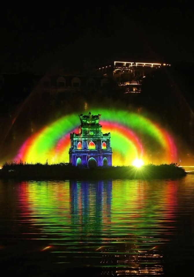 “Hà Nội rạng rỡ”: 3D Mapping kể sử thi lay động trái tim