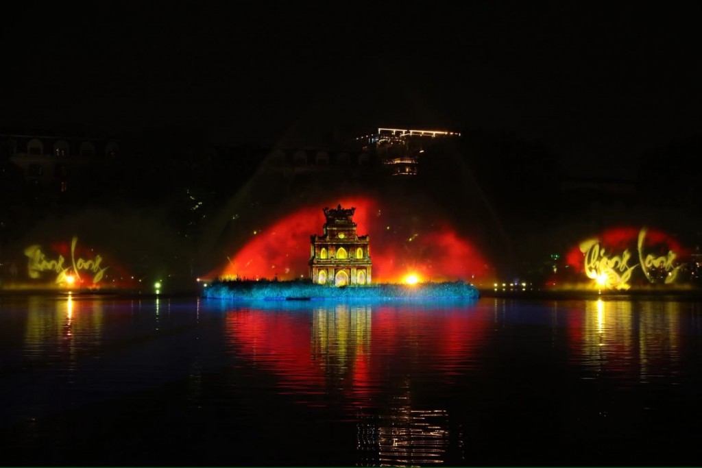 “Hà Nội rạng rỡ”: 3D Mapping kể sử thi lay động trái tim