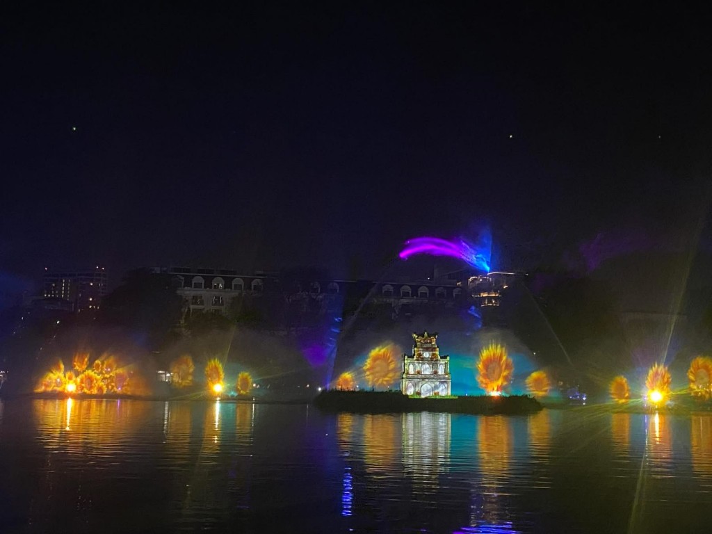 “Hà Nội rạng rỡ”: 3D Mapping kể sử thi lay động trái tim