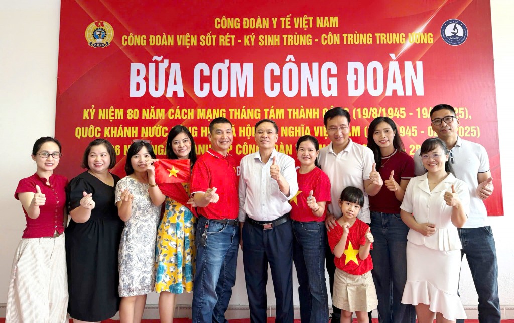 “Bữa cơm Công đoàn” ấm áp viện sốt rét