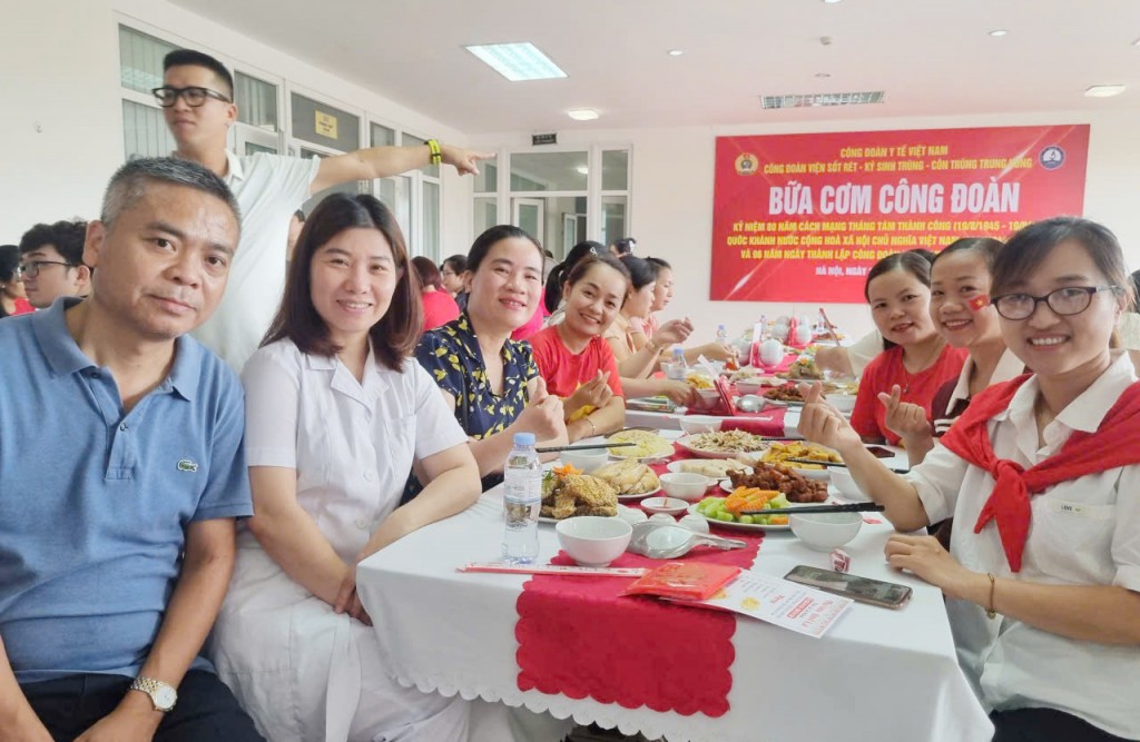 “Bữa cơm công đoàn” là hoạt động nhằm tăng cường giao lưu đoàn kết giữa các viên chức, đoàn viên công đoàn và người lao động trong Viện