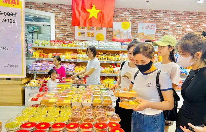 Siêu thị tăng thời gian mở cửa, nhiều khuyến mại mừng Quốc khánh 2/9