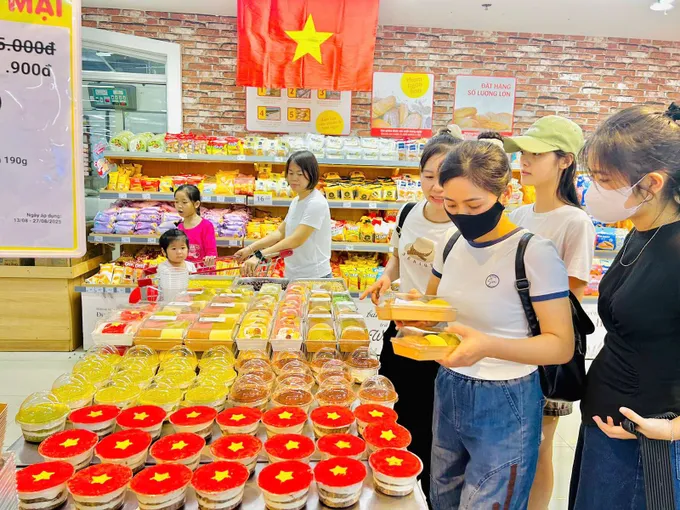 Siêu thị tăng thời gian mở cửa, nhiều khuyến mại mừng Quốc khánh 2/9