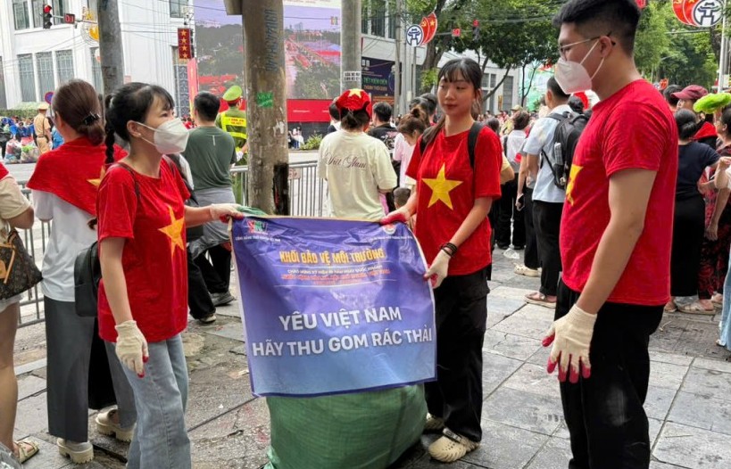 Phát động chiến dịch “Hà Nội sạch - Vì một Việt Nam xanh”