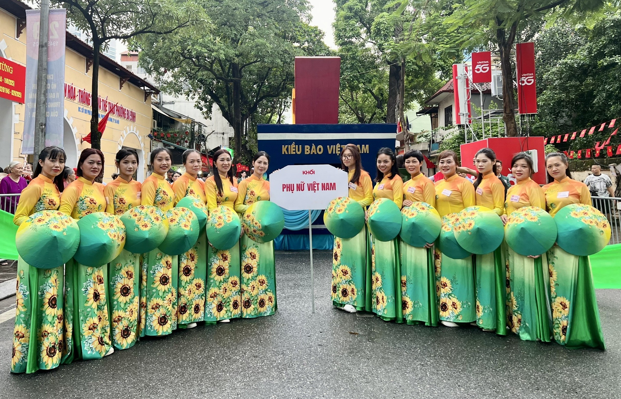 Khối Phụ nữ Việt Nam rạng rỡ trước giờ tổng duyệt diễu binh A80