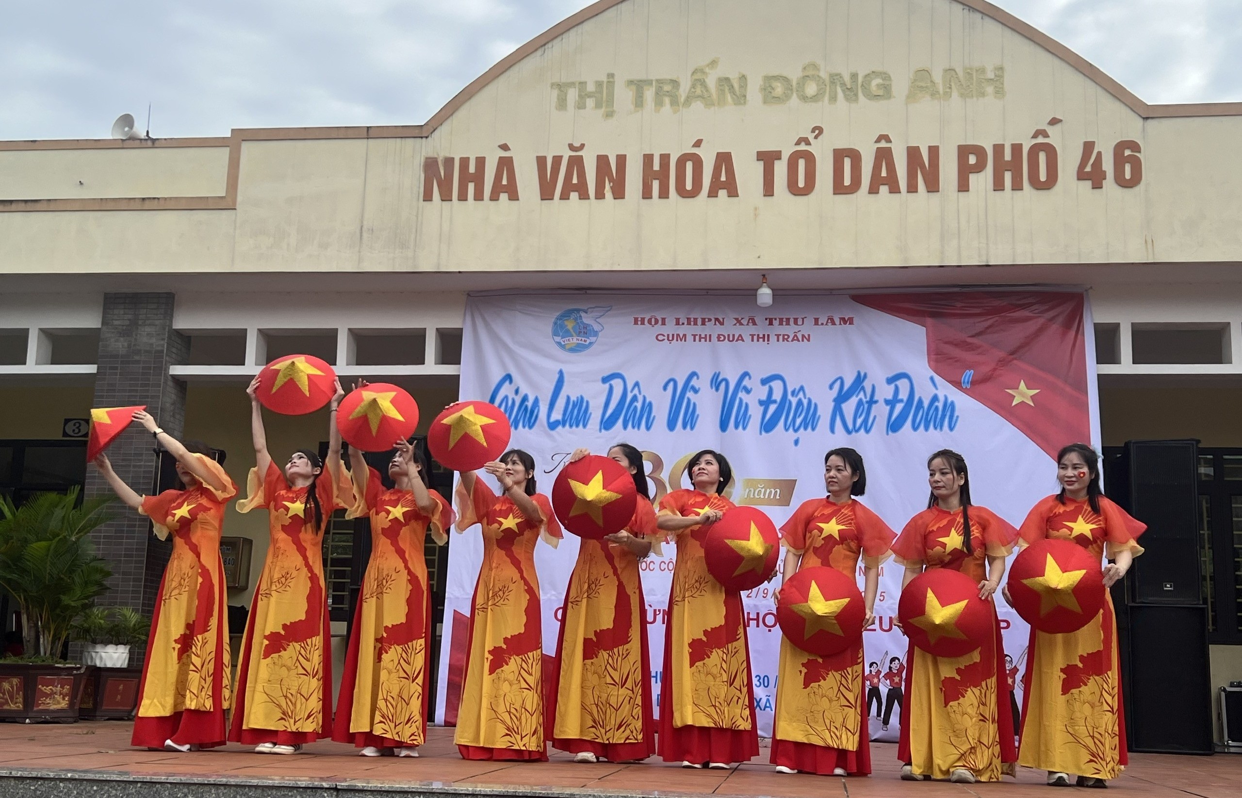 Phụ nữ xã Thư Lâm rạng rỡ đồng diễn dân vũ mừng Quốc khánh