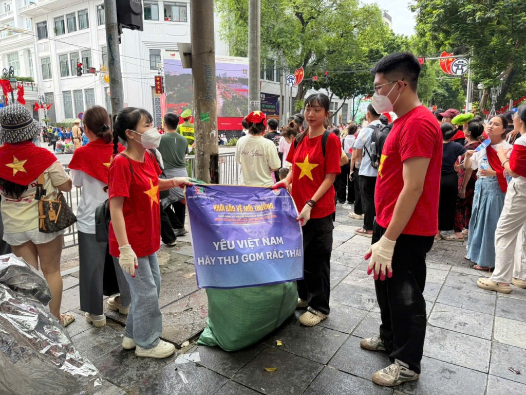 Phát động chiến dịch “Hà Nội sạch - Vì một Việt Nam xanh”