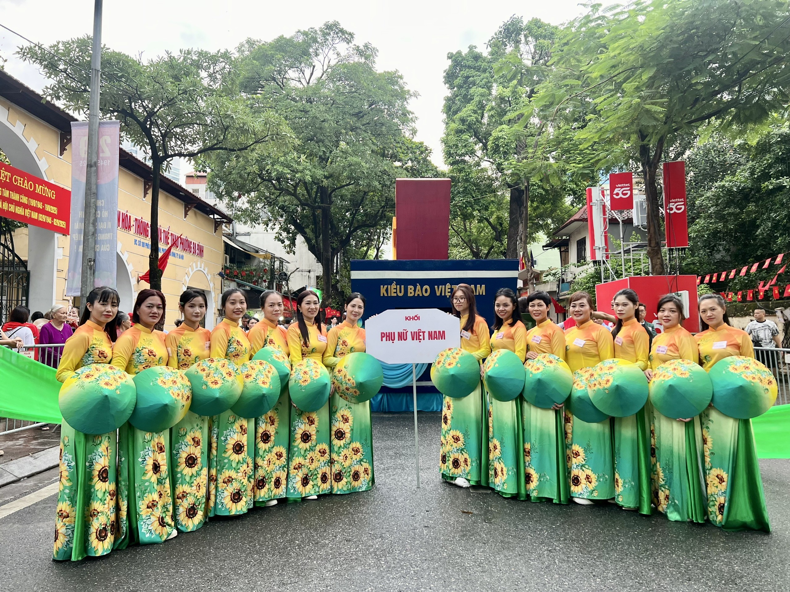 Khối Phụ nữ Việt Nam rạng rỡ trước giờ tổng duyệt diễu binh A80