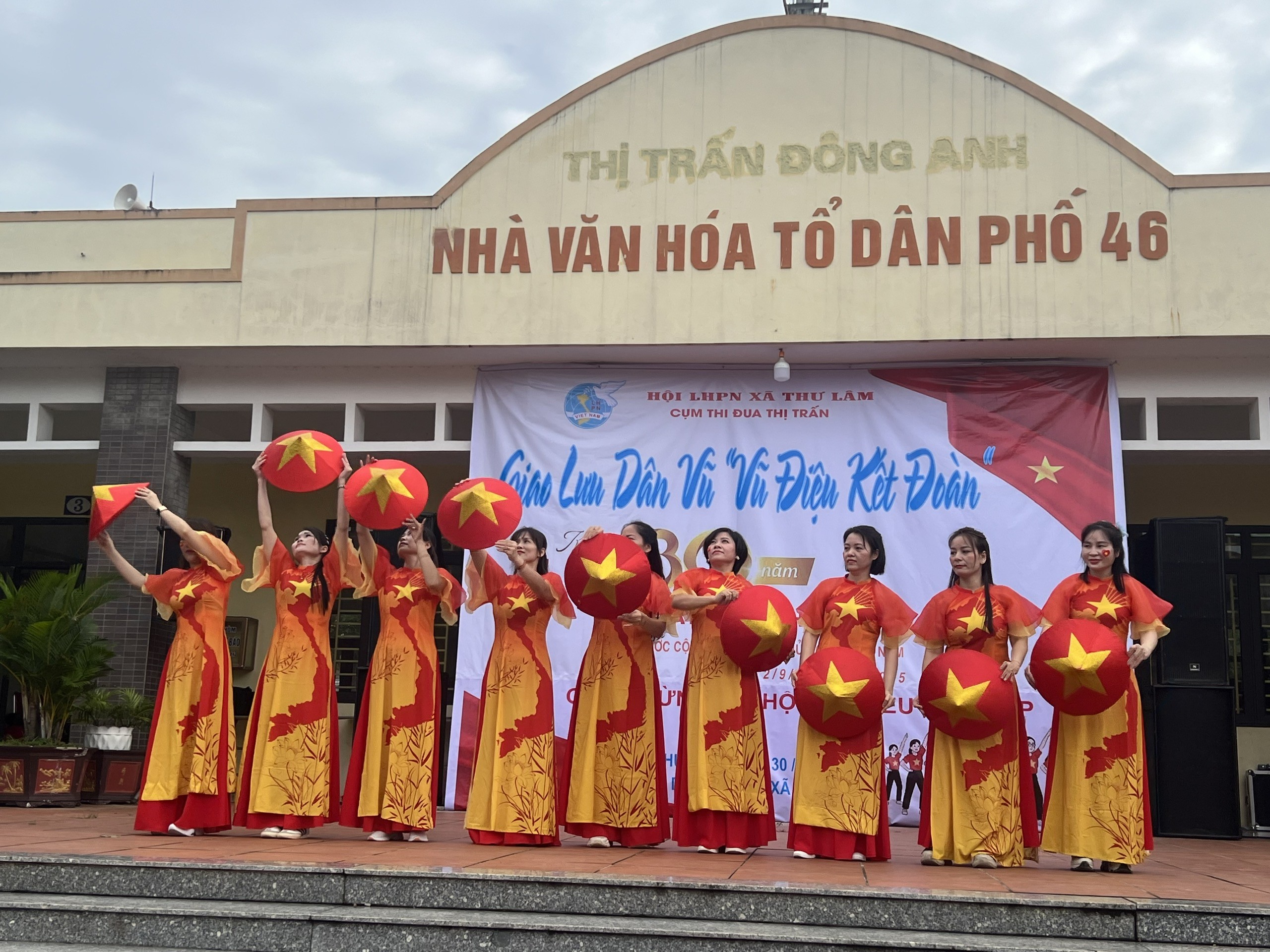 Phụ nữ xã Thư Lâm rạng rỡ đồng diễn dân vũ mừng Quốc khánh